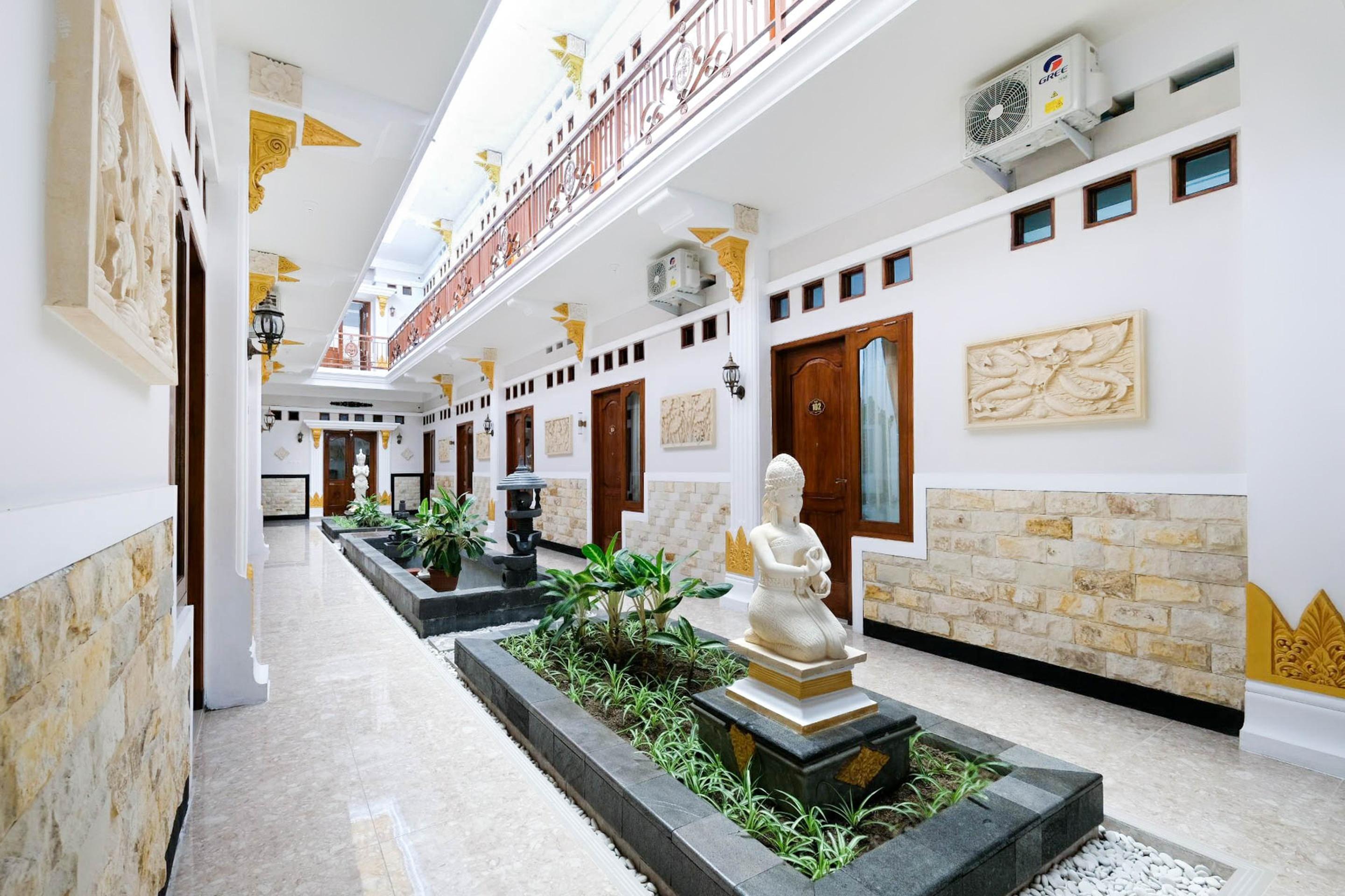 Super Oyo Collection O 3468 Ndalem Gusti Ayu Hotel 3*